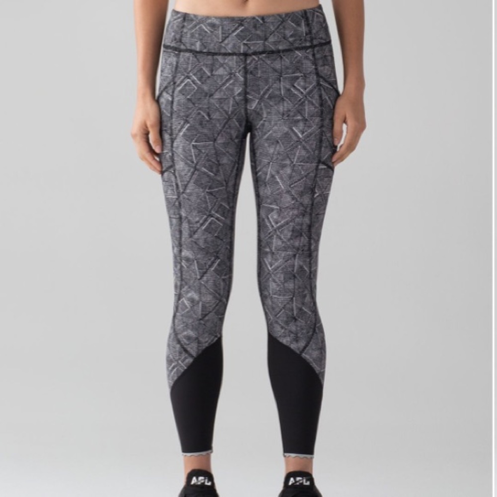 Lululemon Tight Stuff Tight II Alpine W/B. Size 4